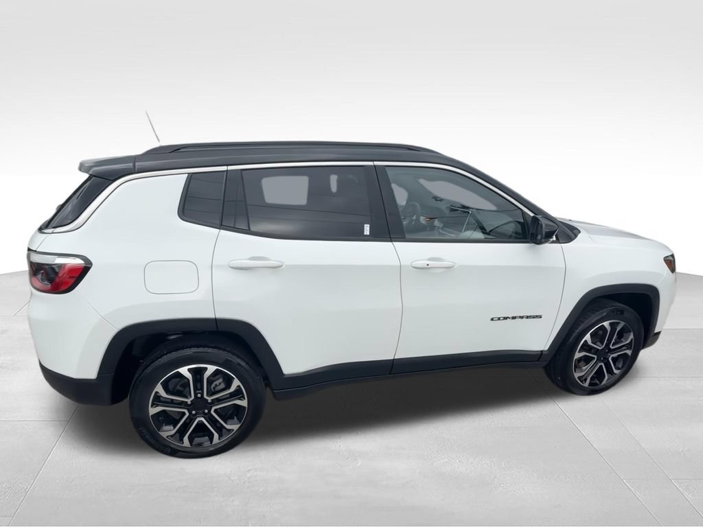 Used 2023 Jeep Compass Limited AWD/4WD image 9