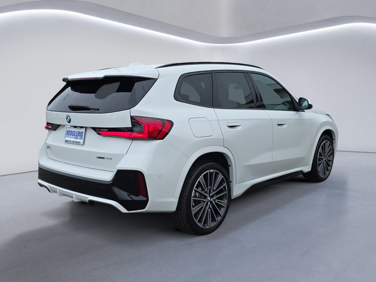 New 2027 BMW X1 xDrive28i AWD/4WD image 4