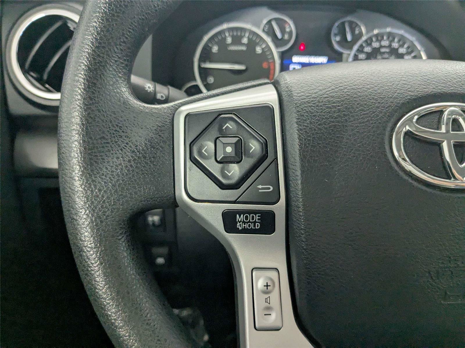 Used 2017 Toyota Tundra SR5 w/ SR5 Upgrade Package AWD/4WD image 16
