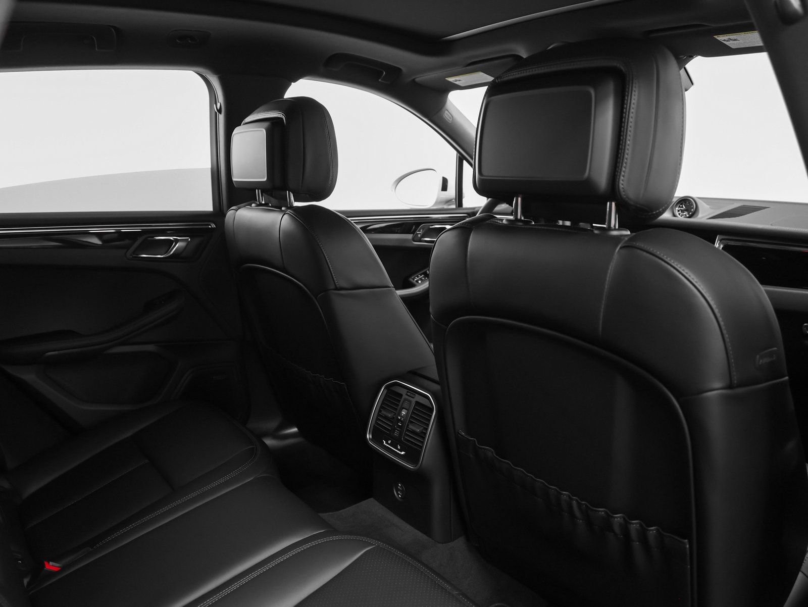 New 2026 Porsche Macan image 26