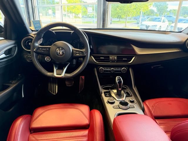Used 2022 Alfa Romeo Giulia Veloce AWD/4WD image 12