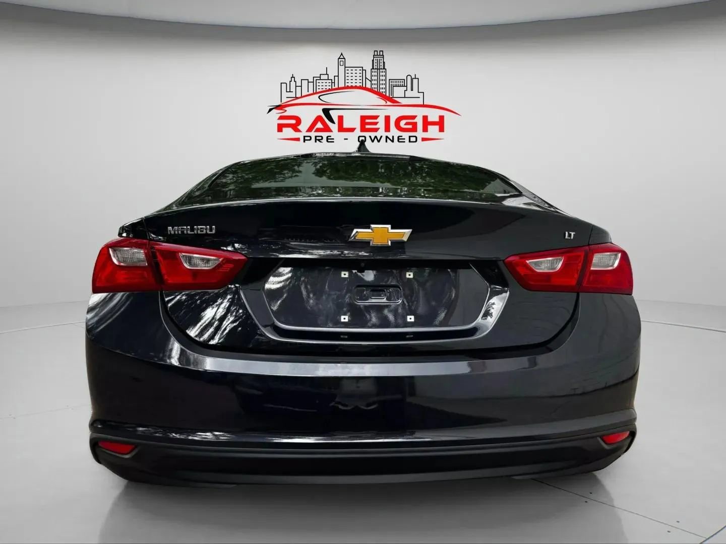 Used 2023 Chevrolet Malibu LT image 3