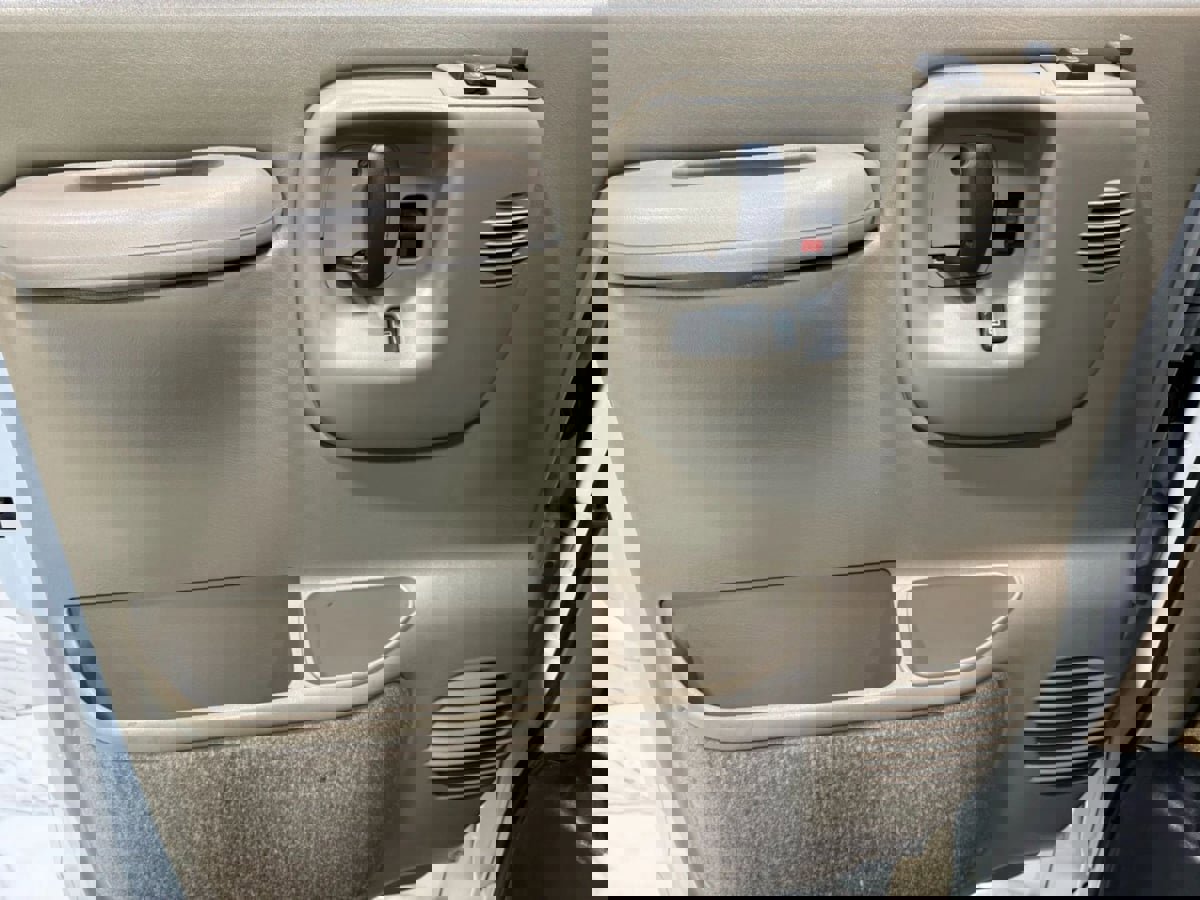 Used 2002 Chevrolet Express 1500 w/ LS Preferred Equipment Group image 13