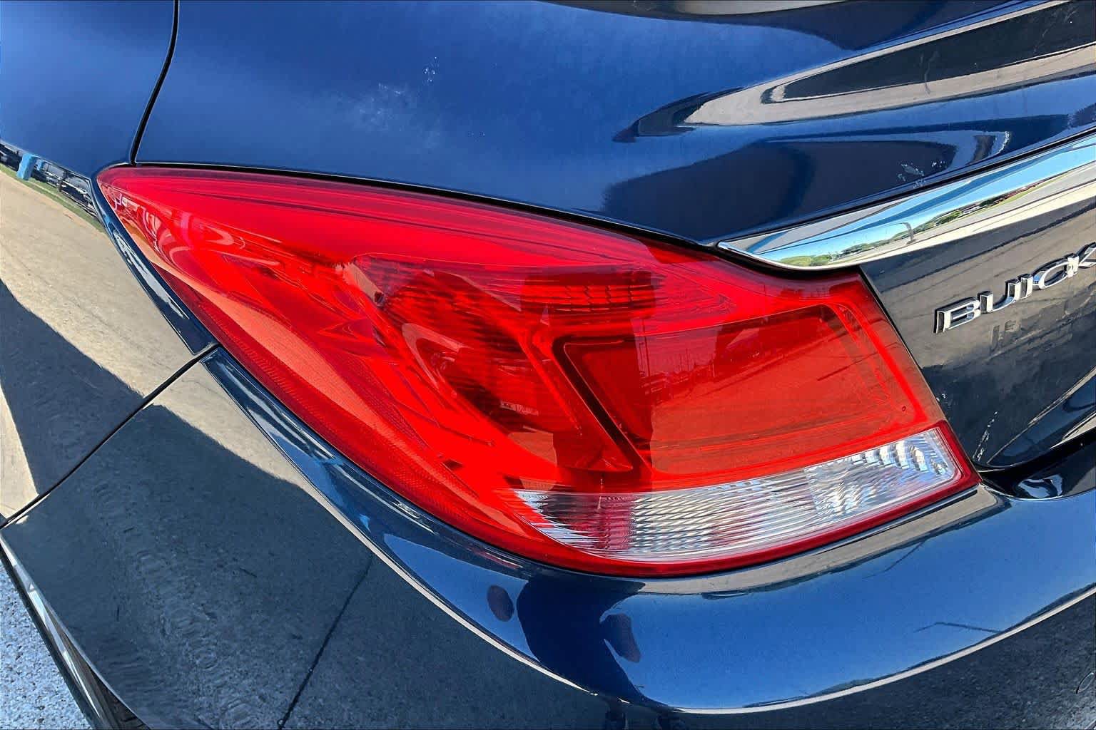 Used 2011 Buick Regal CXL w/ RL5 Preferred Equipment Group FWD image 28