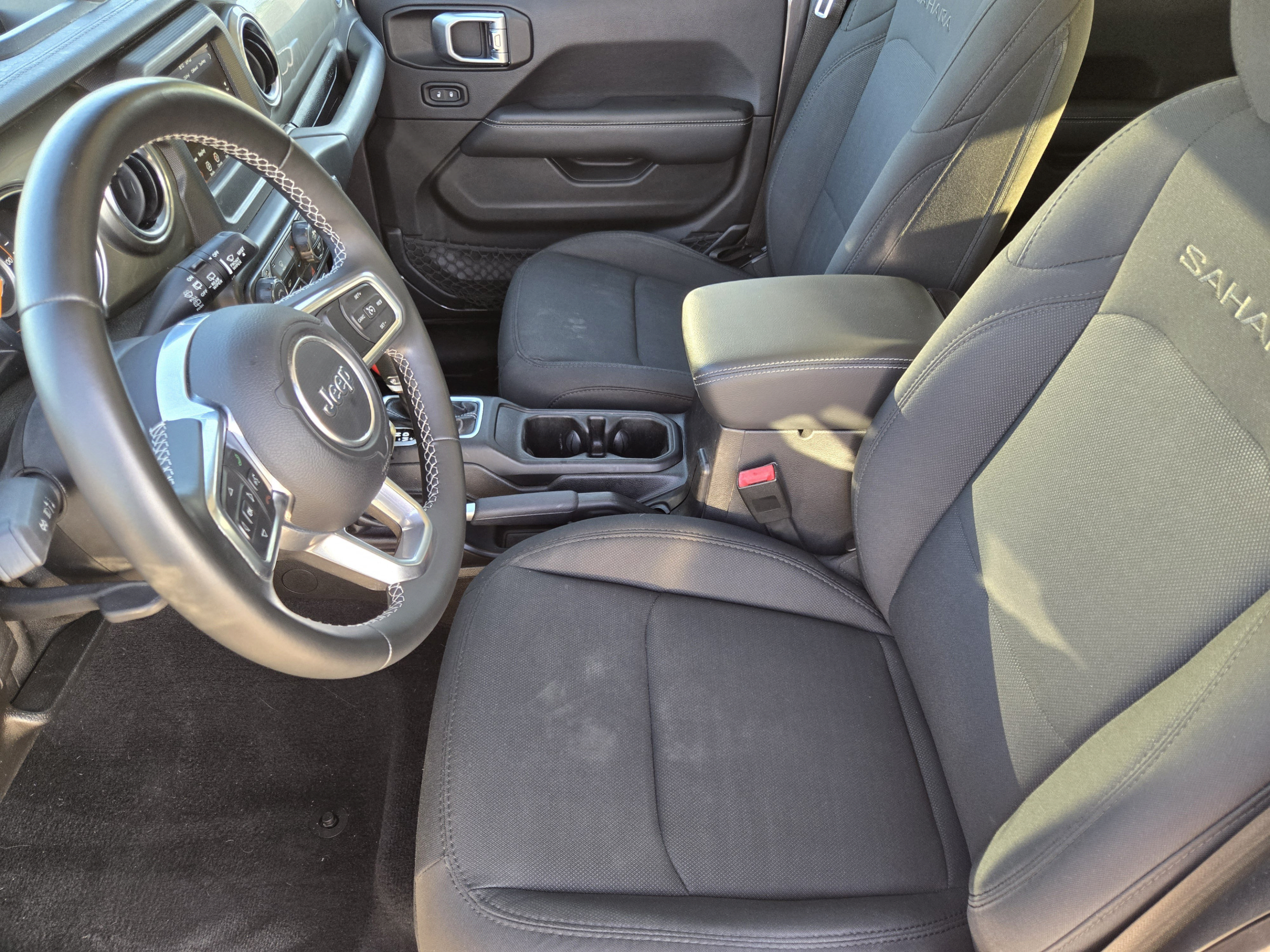 Used 2019 Jeep Wrangler Unlimited Sahara AWD/4WD image 9