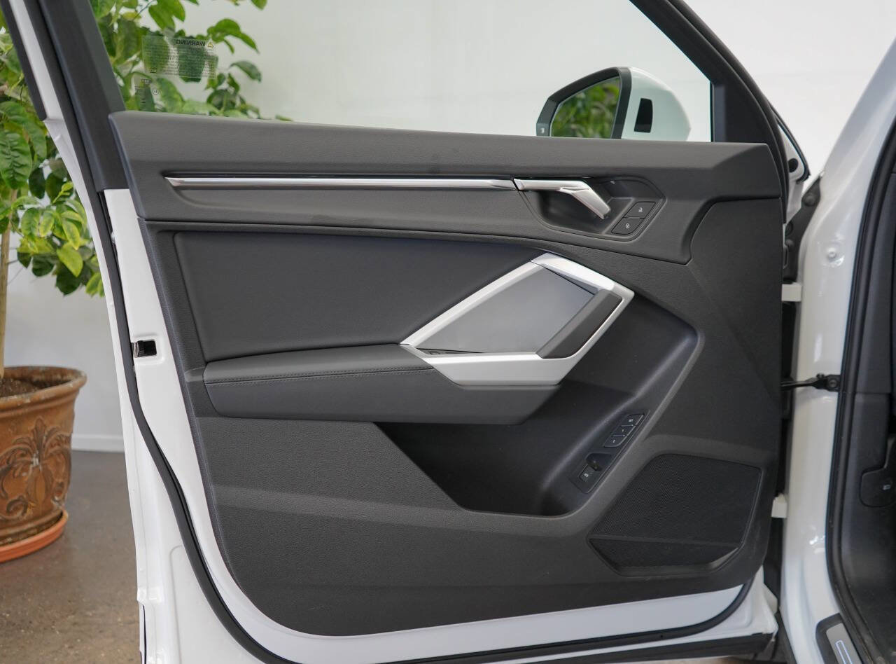 Used 2024 Audi Q3 2.0T Premium Plus w/ Premium Plus Package image 38