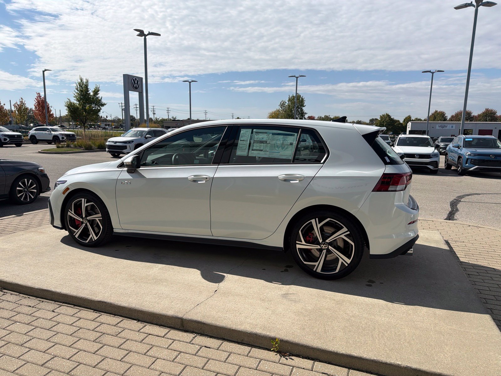 New 2026 Volkswagen GTI SE FWD image 9
