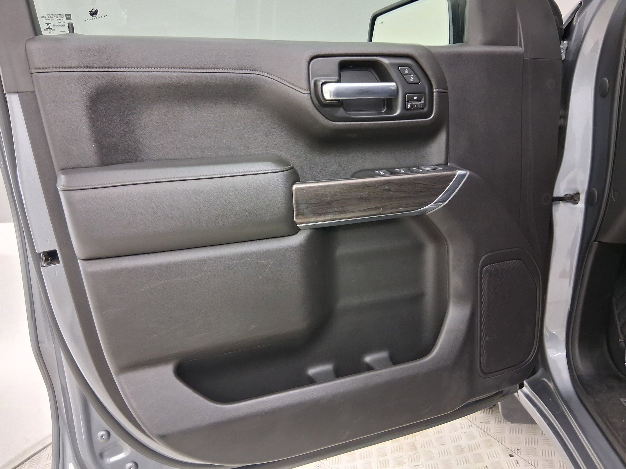 Used 2020 Chevrolet Silverado 1500 LTZ w/ LTZ Plus Package RWD image 18
