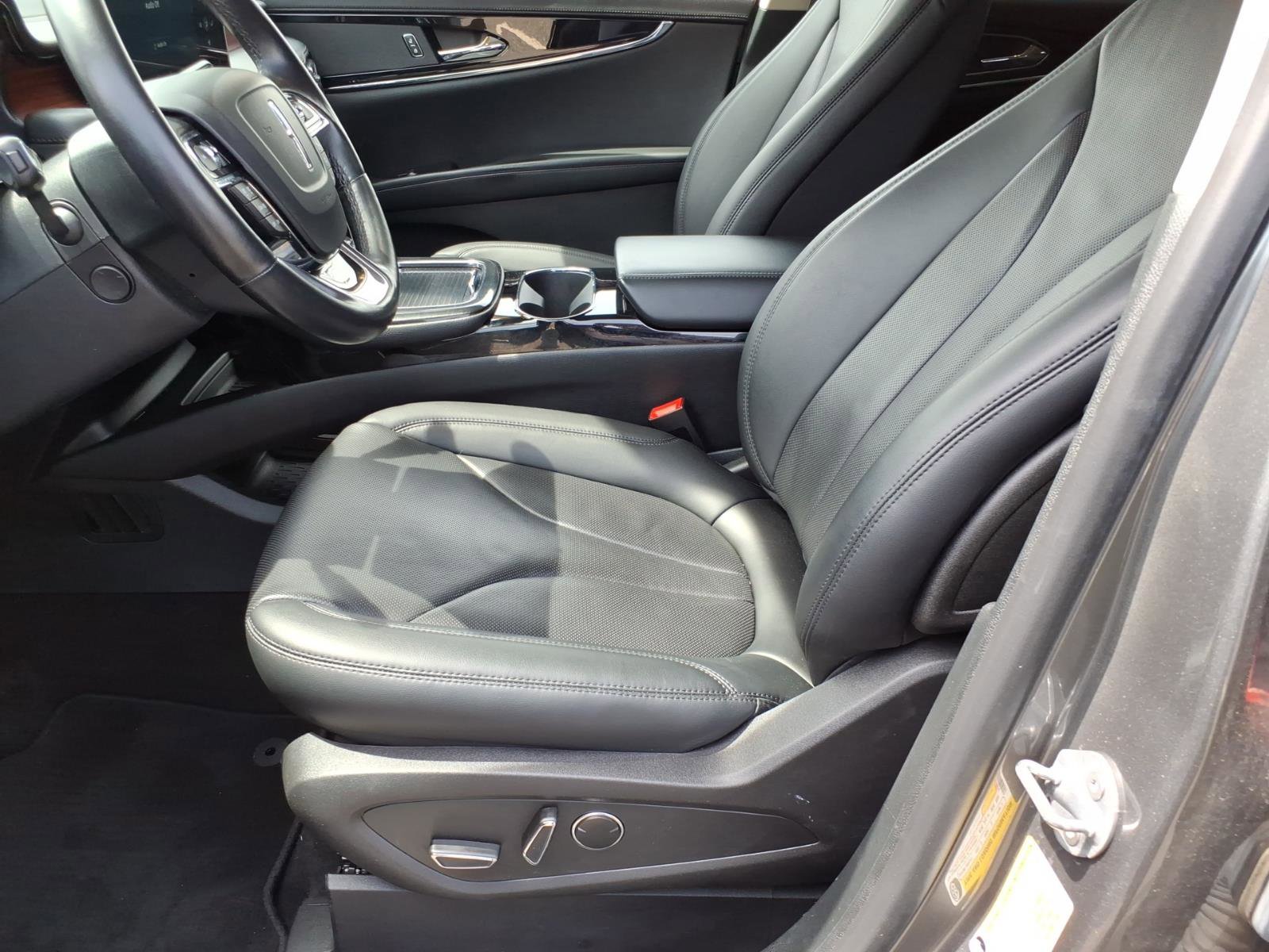 Used 2023 Lincoln Nautilus Reserve AWD/4WD image 13