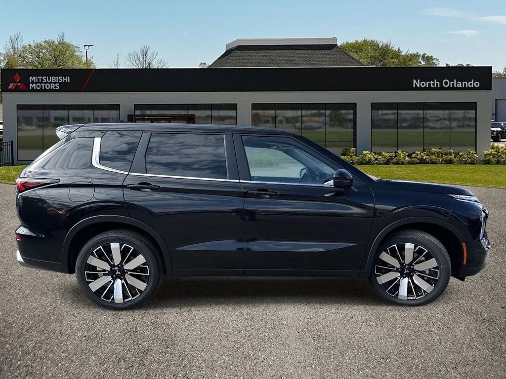 New 2026 Mitsubishi Outlander SE image 7