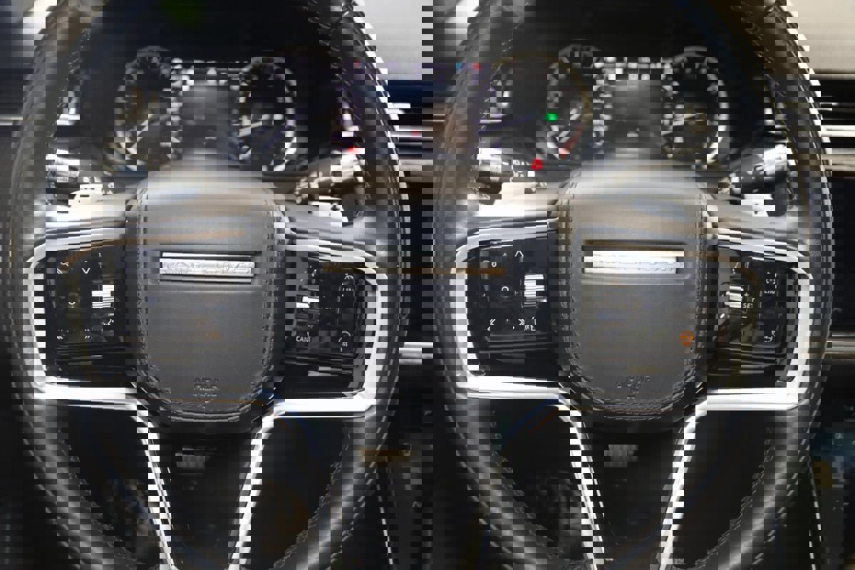 Used 2021 Land Rover Range Rover Velar R-Dynamic S image 37