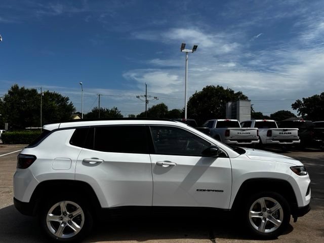 Used 2024 Jeep Compass Latitude AWD/4WD image 4