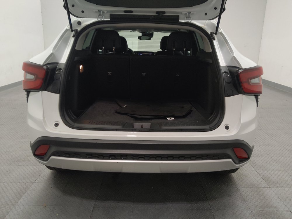 Used 2025 Chevrolet Trax LT w/ LT Convenience Package FWD image 29