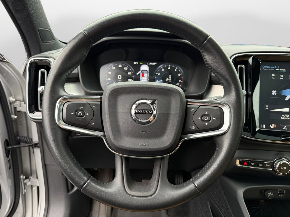 Used 2019 Volvo XC40 T5 Momentum image 10
