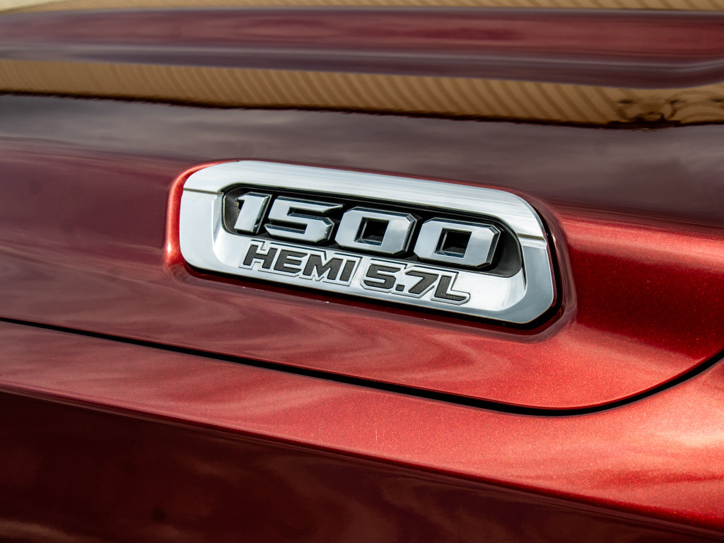 Used 2019 RAM 1500 Laramie AWD/4WD image 12