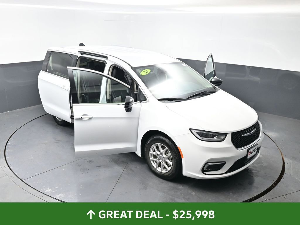 Used 2024 Chrysler Pacifica Touring-L image 61