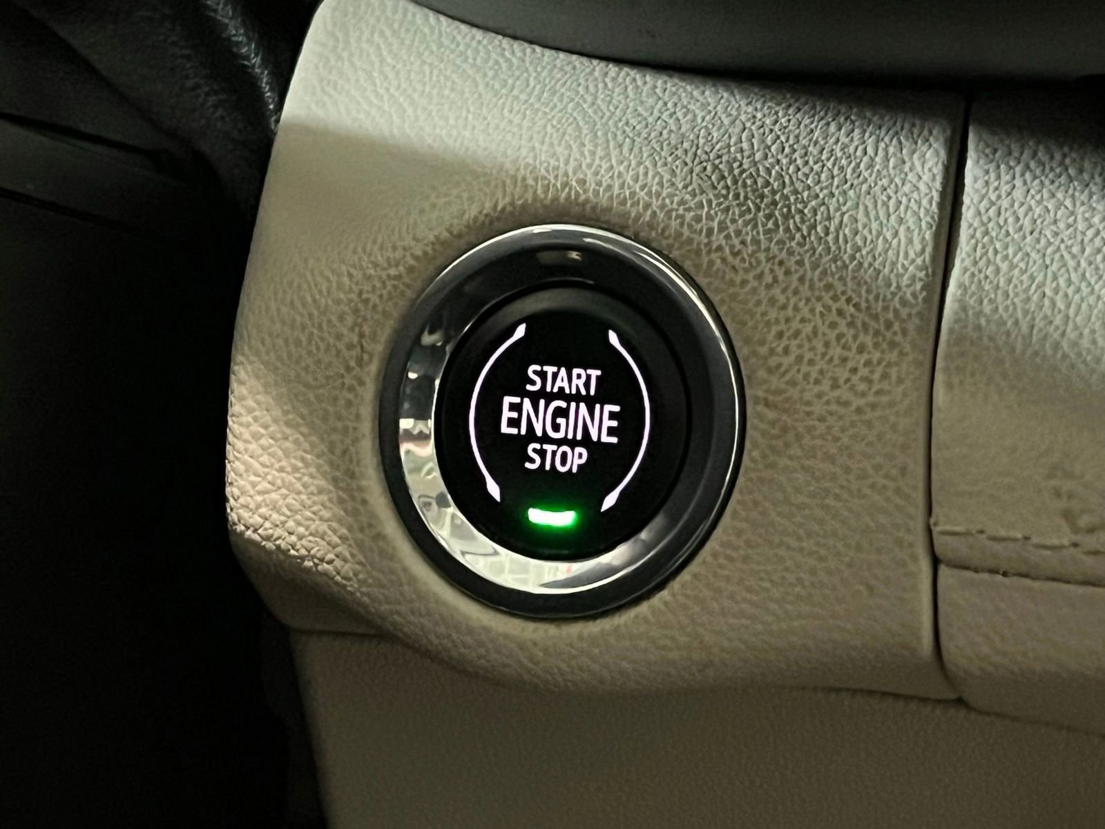 Used 2023 Buick Envision Avenir image 28