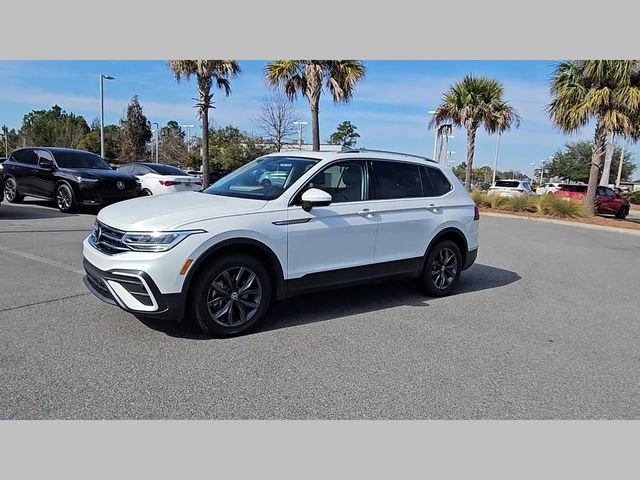 Used 2023 Volkswagen Tiguan SE w/ Panoramic Sunroof Package FWD image 36