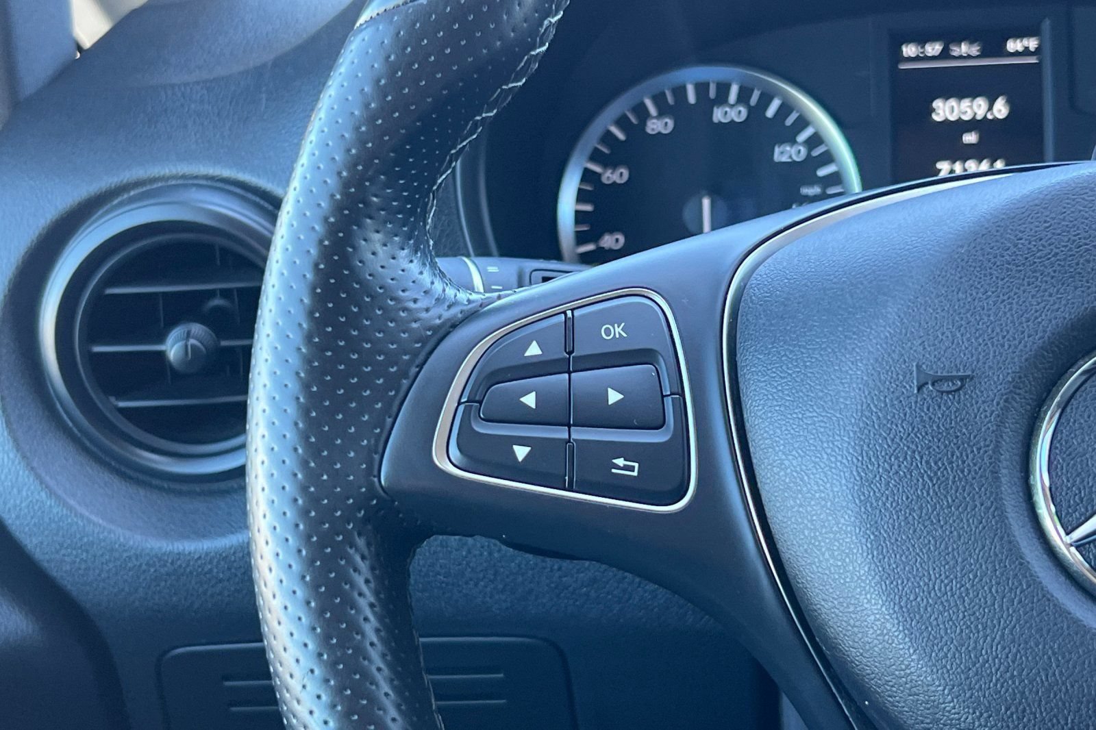 Used 2018 Mercedes-Benz Metris Passenger image 27