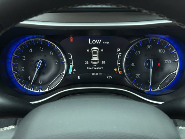 Used 2023 Chrysler Pacifica Touring-L FWD image 21