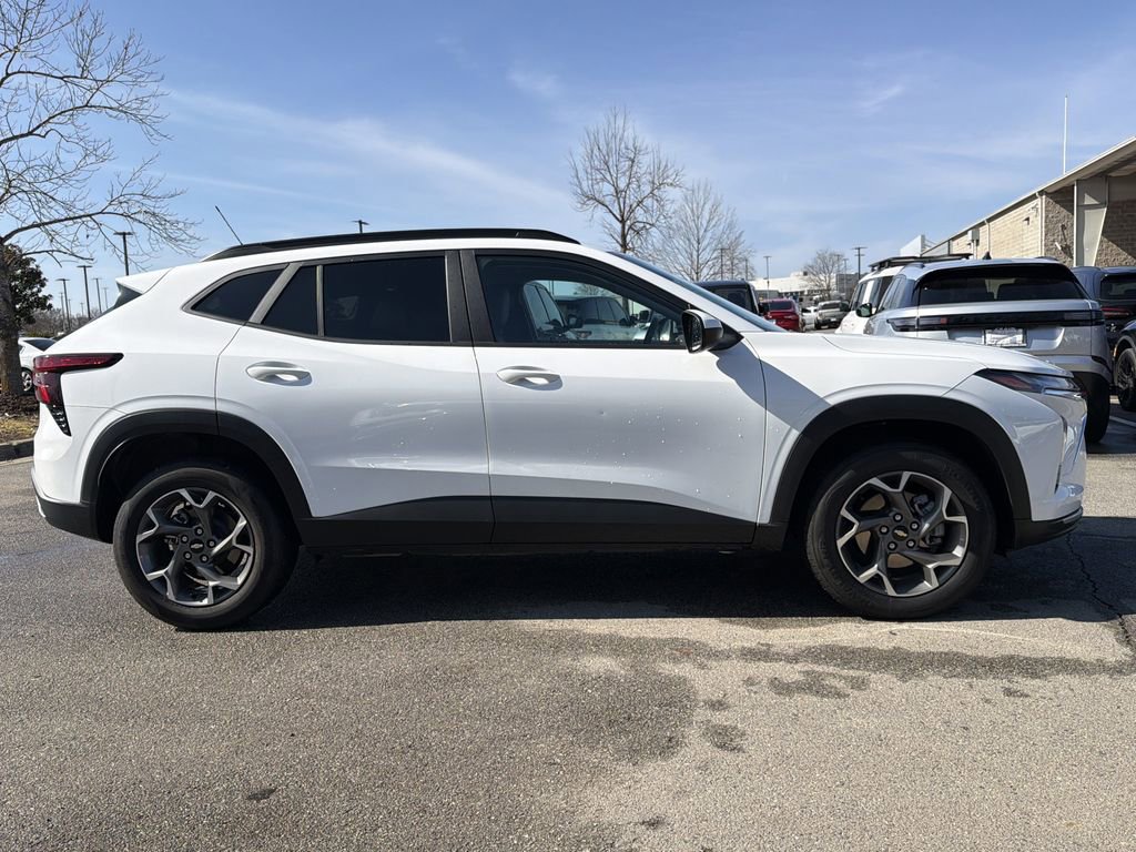 Used 2025 Chevrolet Trax LT image 6