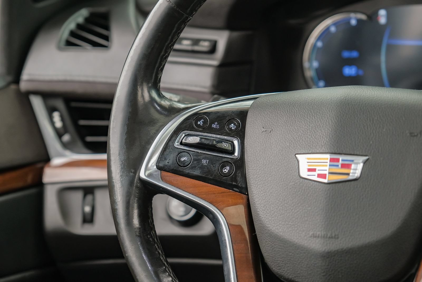 Used 2017 Cadillac Escalade ESV Luxury AWD/4WD image 19