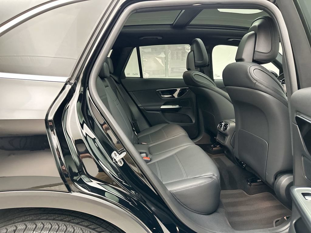 Used 2025 Mercedes-Benz GLC 300 4MATIC image 19