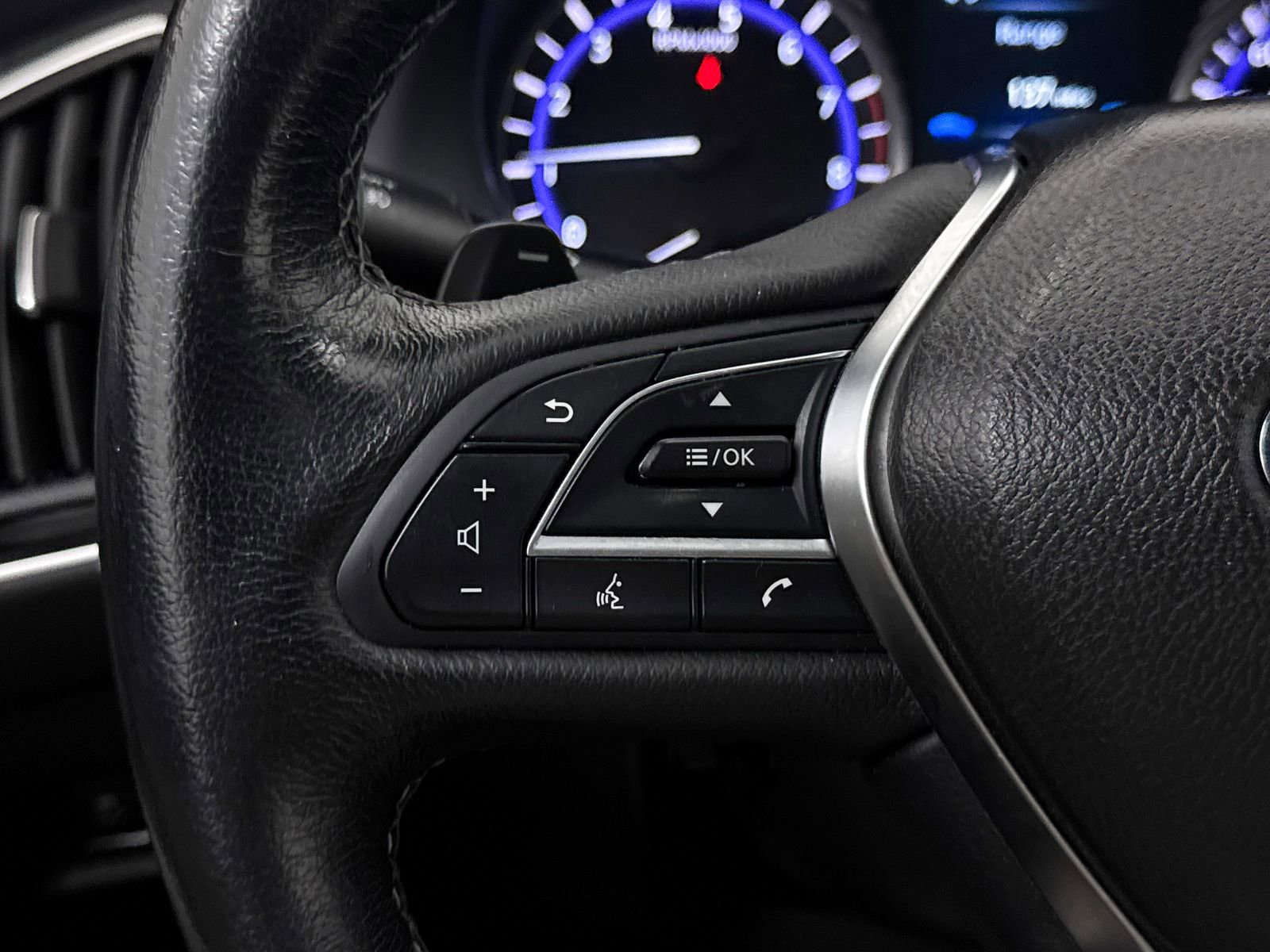 Used 2017 INFINITI Q60 Red Sport 400 RWD image 34