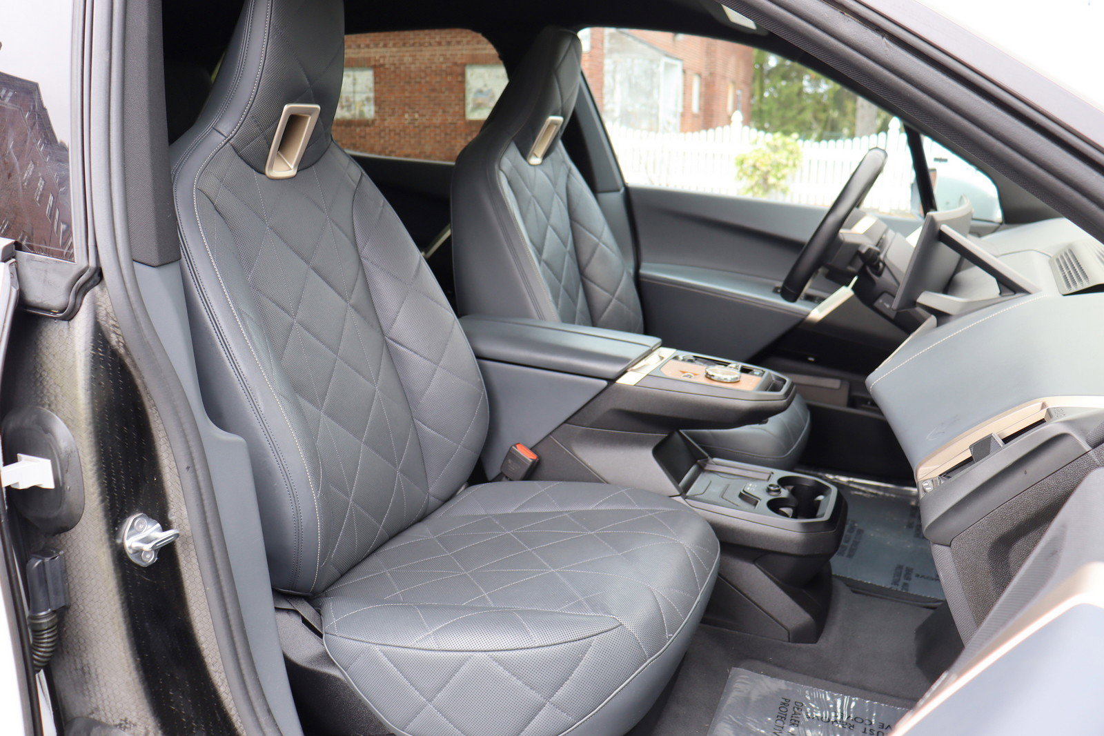 Used 2022 BMW iX xDrive50 w/ Sport Package AWD/4WD image 19