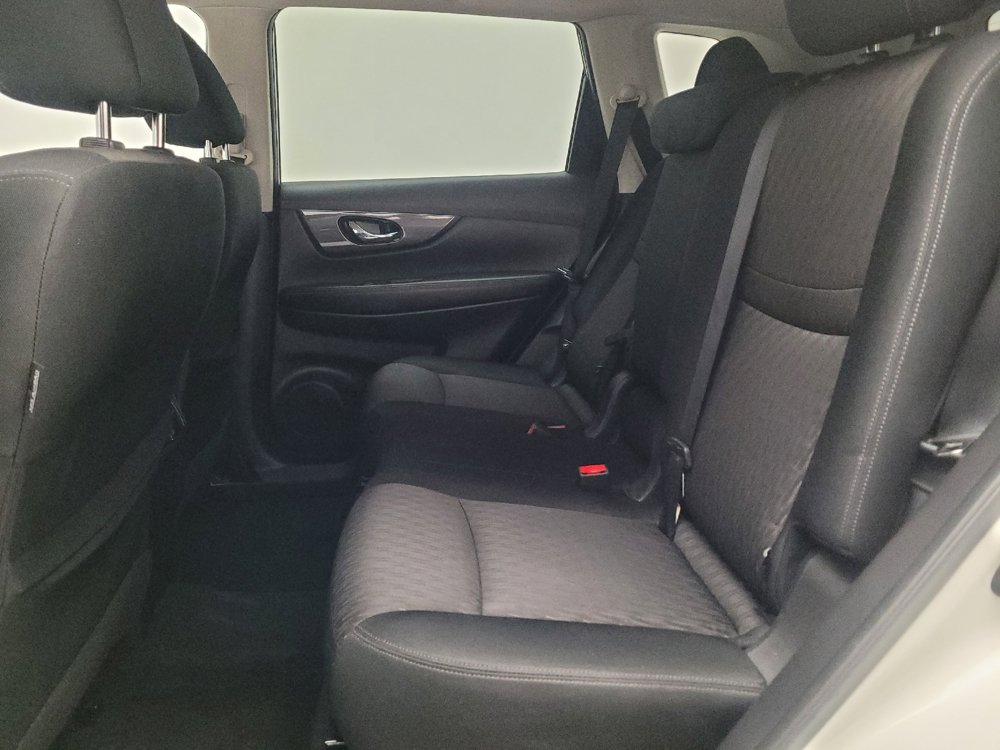 Used 2020 Nissan Rogue SV FWD image 18