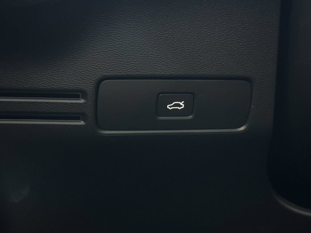 New 2026 Volvo XC40 B5 Plus w/ Climate Package AWD/4WD image 28