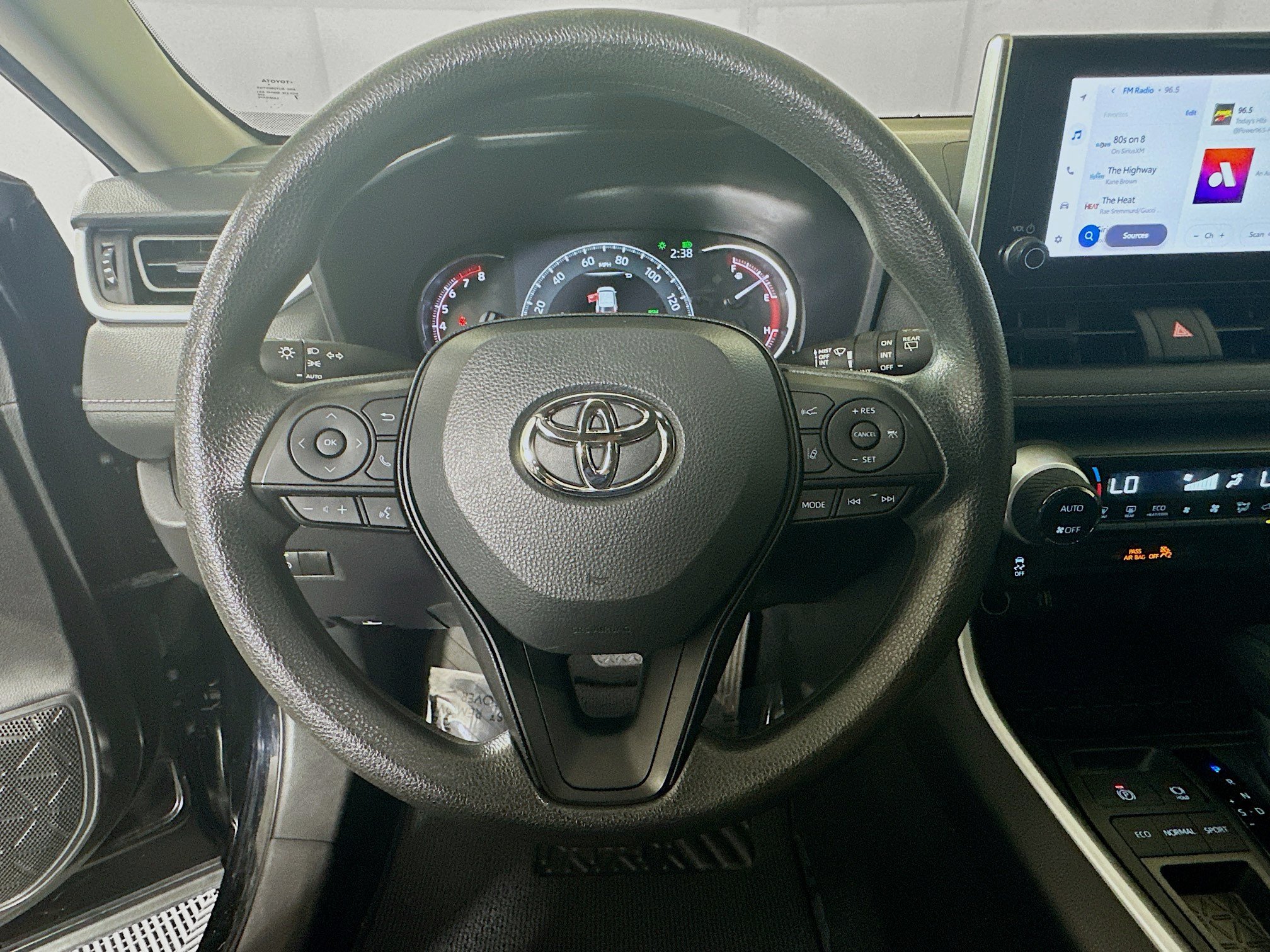 Used 2024 Toyota RAV4 XLE FWD image 15