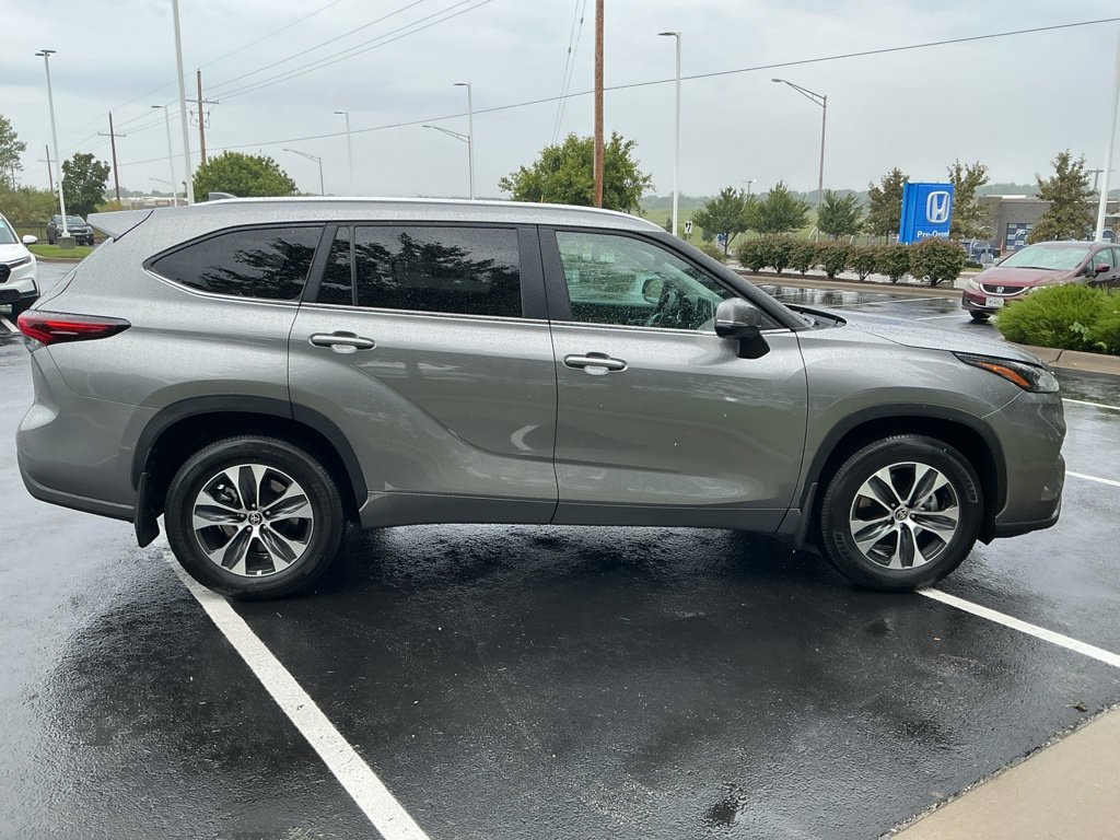Used 2026 Toyota Highlander XLE AWD/4WD image 15
