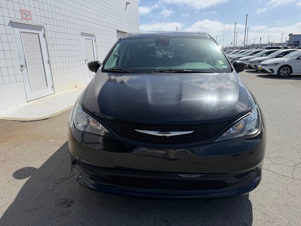 Used 2023 Chrysler Voyager LX image 9