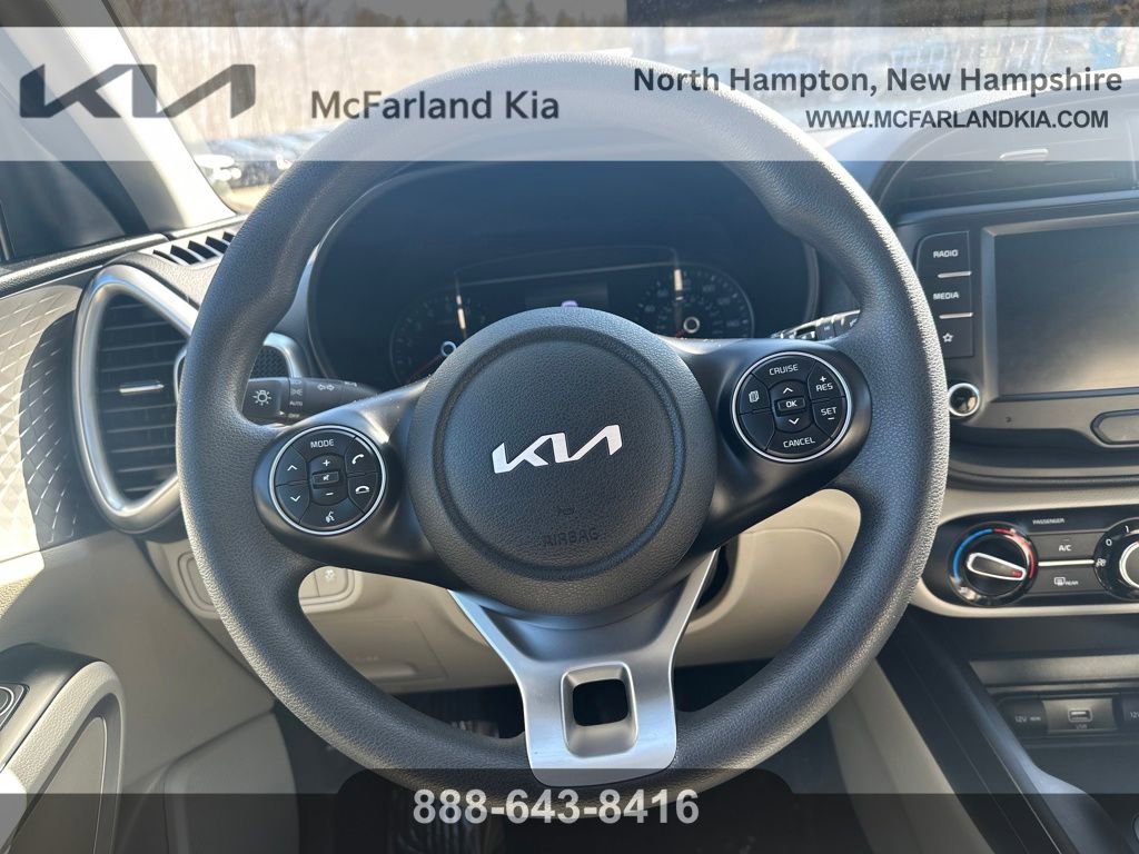 Used 2022 Kia Soul LX image 16