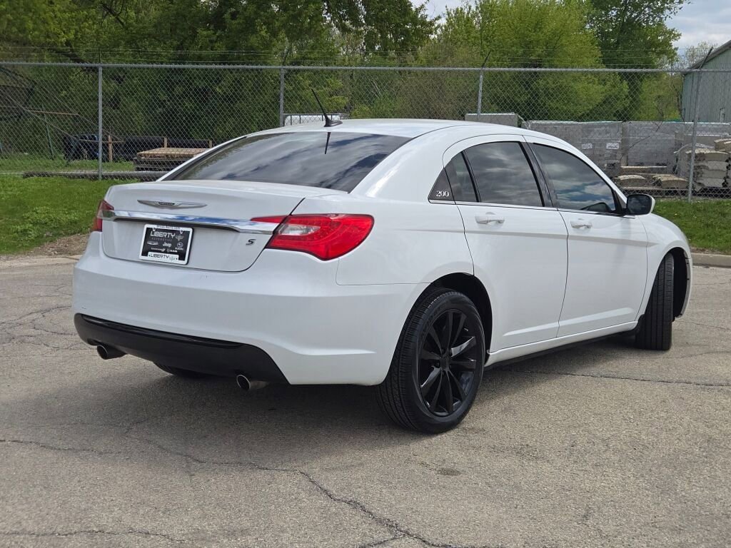 Used 2013 Chrysler 200 Limited w/ Sun/Sound Group FWD image 10
