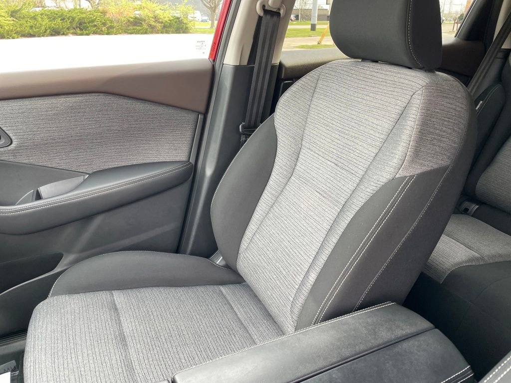 Used 2023 Nissan Rogue SV image 16