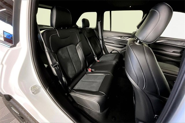 New 2025 Jeep Grand Cherokee Laredo image 11