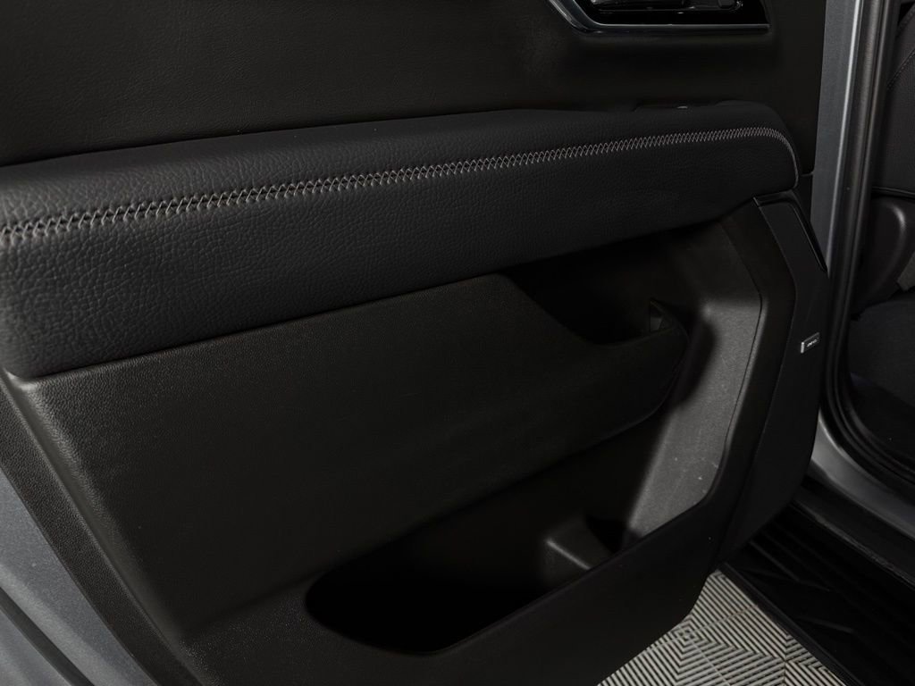 Used 2025 GMC Yukon XL Denali image 30