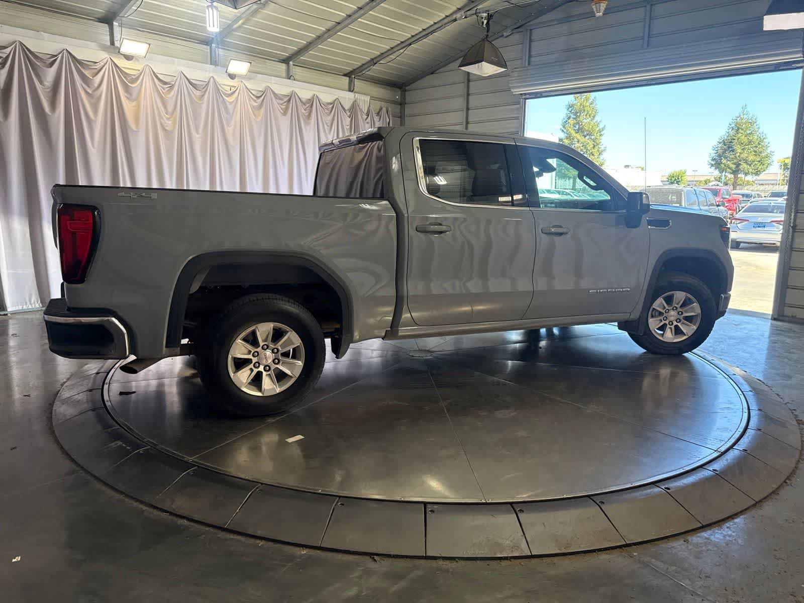 Used 2024 GMC Sierra 1500 SLE AWD/4WD image 4