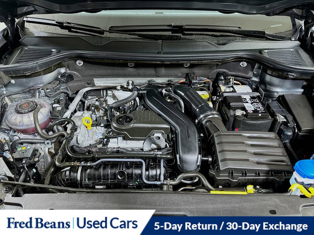 Certified 2025 Volkswagen Taos SEL w/ Black Wheel Plus Package image 32