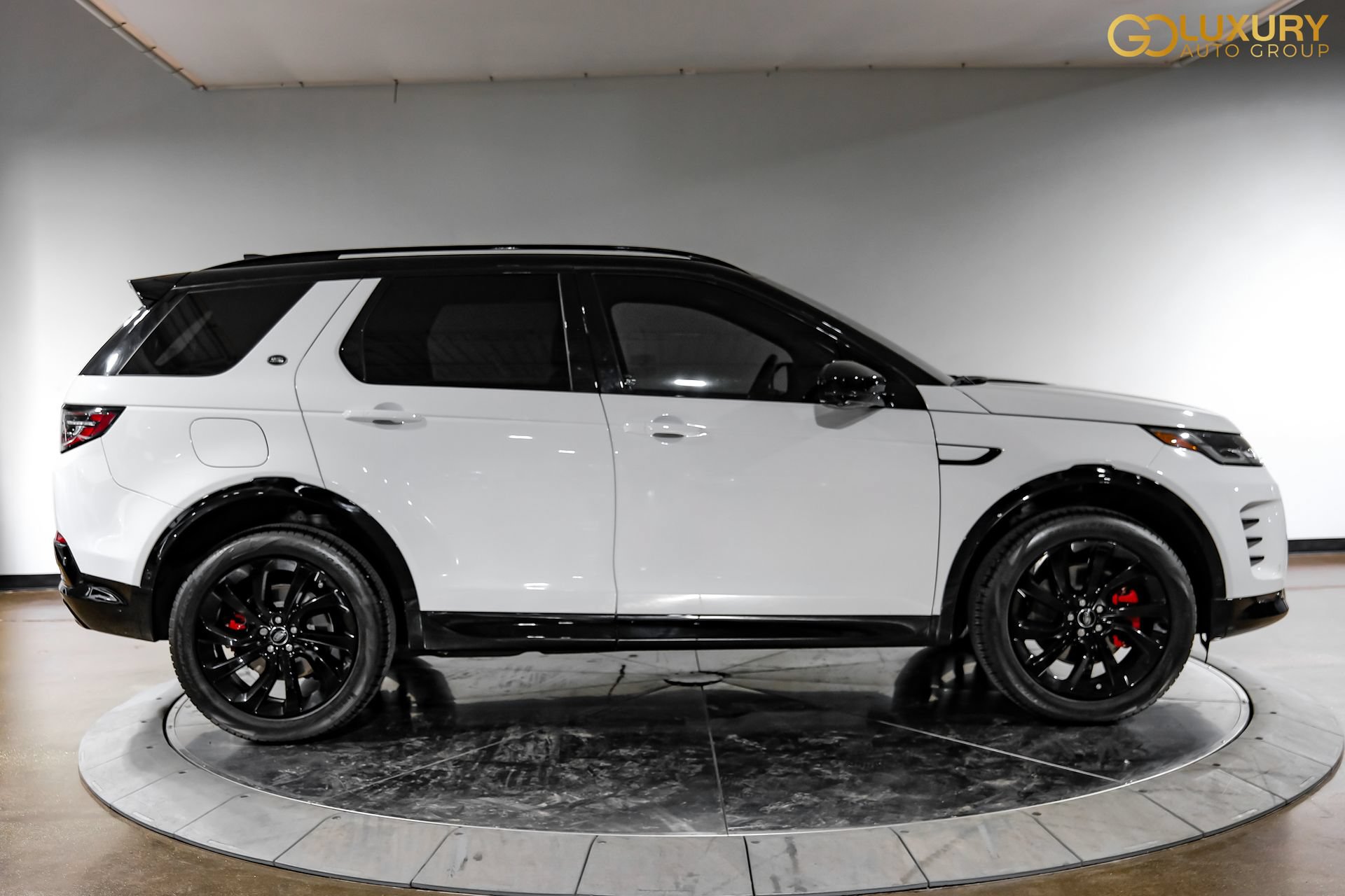 Used 2024 Land Rover Discovery Sport Dynamic SE AWD/4WD image 9