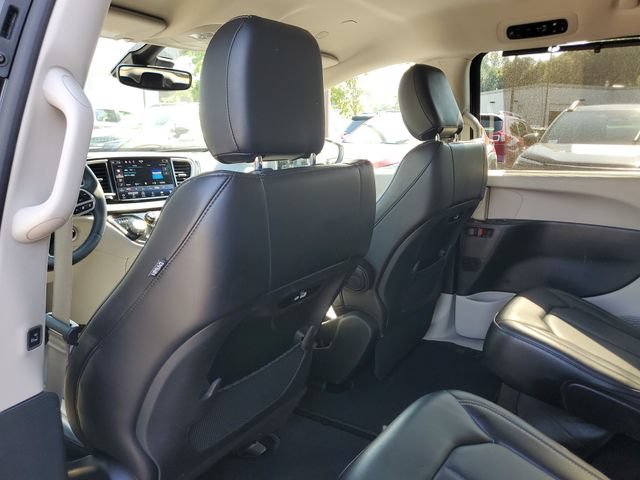 Certified 2023 Chrysler Pacifica Touring-L FWD image 13