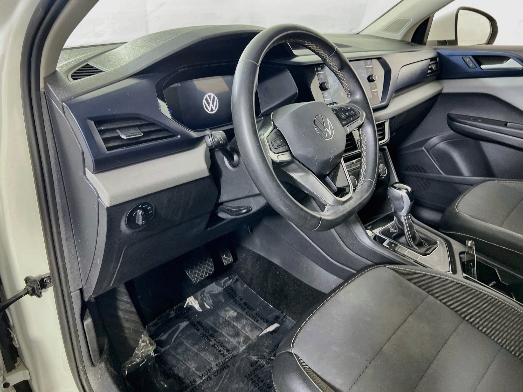 Used 2023 Volkswagen Taos SE FWD image 9