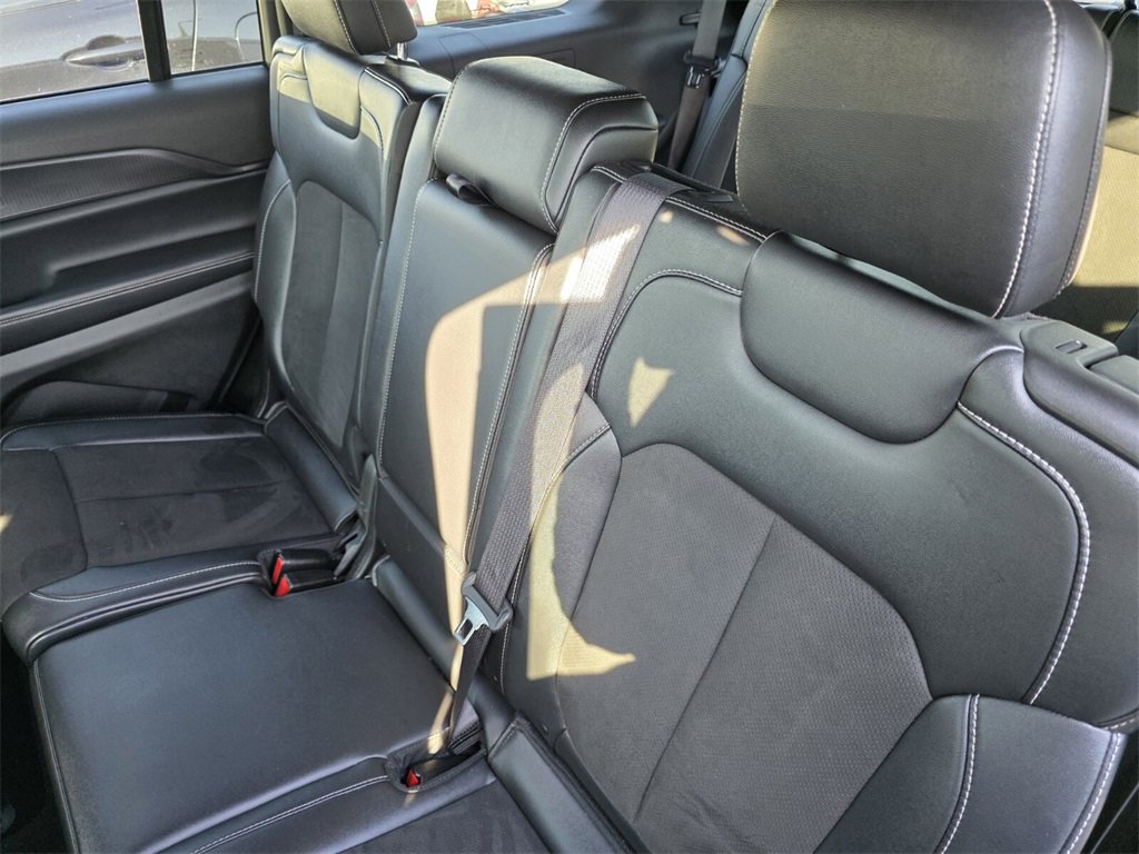 Used 2024 Jeep Grand Cherokee L Laredo image 13