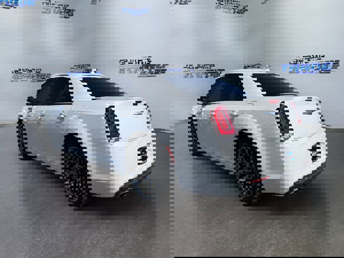 Used 2018 Chrysler 300 S image 7