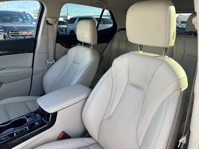 Used 2022 Buick Envision Essence w/ Technology Package I FWD image 19