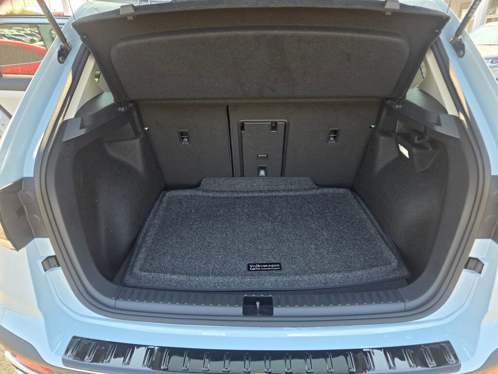 New 2025 Volkswagen Taos SE image 14
