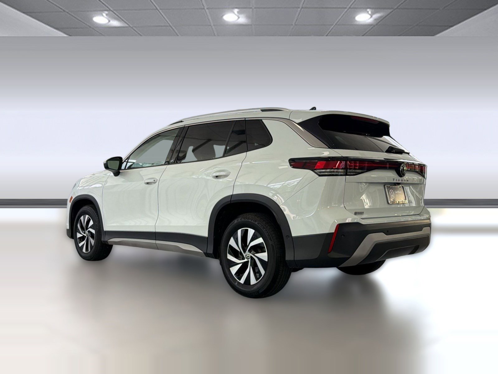 Used 2025 Volkswagen Tiguan S FWD image 3