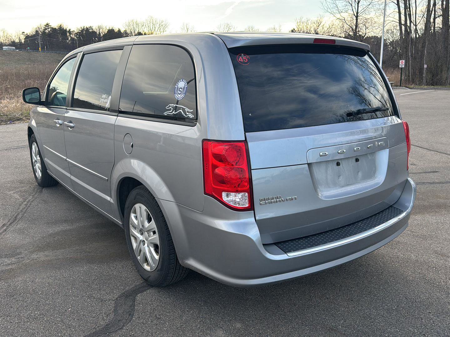 Used 2016 Dodge Grand Caravan SE w/ Quick Order Package 29E SE image 3